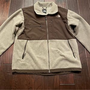 Men’s NorthFace Jacket. Size L. Excellent Condition. Smoke & Pet Free Home.